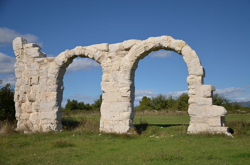 Burnum, lukovi principija Burnum, lukovi principija