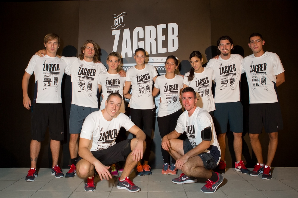 Trkači Nike + Run Club-a Trkači Nike + Run Club-a