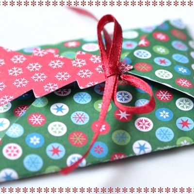 https://pixabay.com/photos/gift-christmas-greeting-christmas-490828/