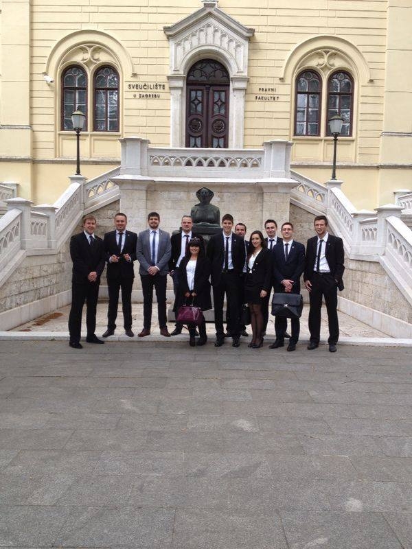 Studentski predstavnici na izvanrednoj sjednici za izbor rektora