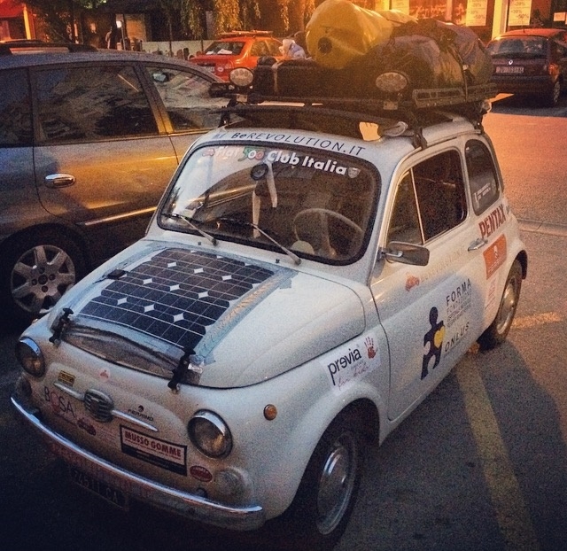 Putovanje u Fiatu 500 auto Putovanje u Fiatu 500 auto